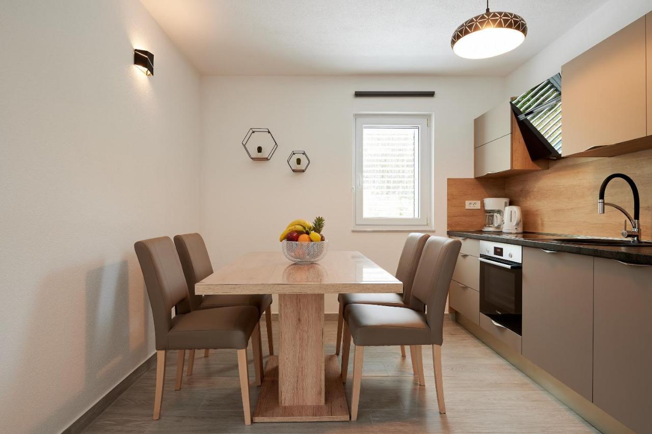 Adrian2 Apartman Trogir