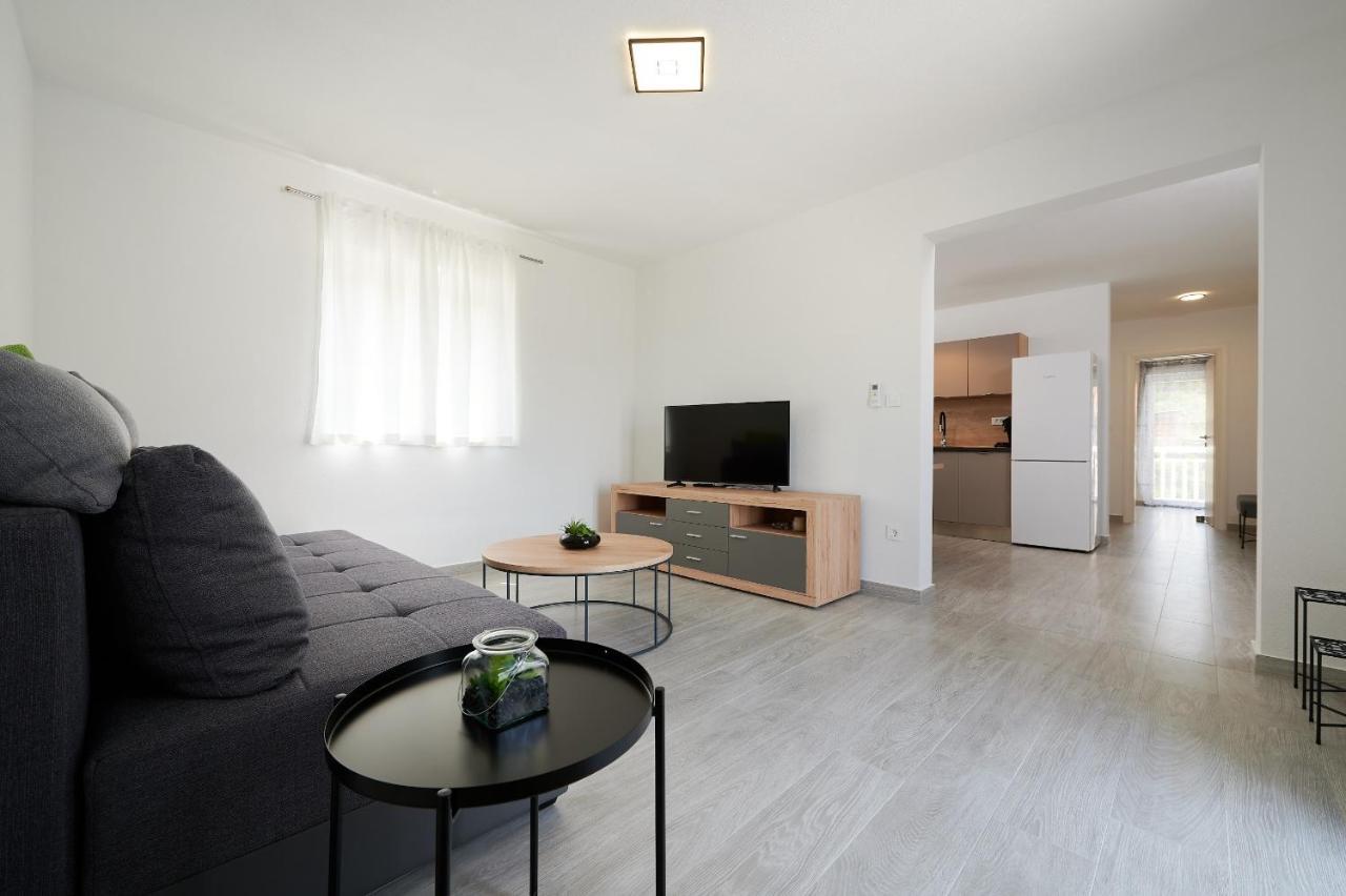 Adrian2 Apartman Trogir